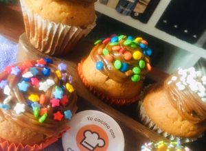 Una foto de 🧁CUPCAKES 🧁 DE 🥕ZANAHORIA🥕(con 🌰nueces🌰 y 🍊naranja🍊)