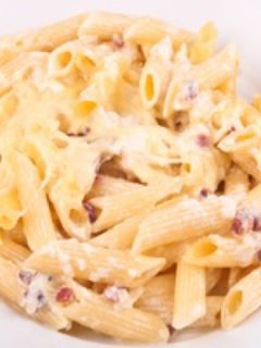 Una foto de Macarrones a la carbonara de mi padre