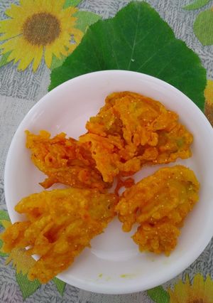 A picture of Pumpkin flowers pakoda.