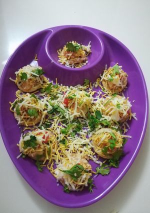 મેયો વિથ ચીઝી સેવપુરી ચાટ(mayo with cheesy sevpuri chat recipe in gujarati) રેસીપી મુખ્ય ફોટો