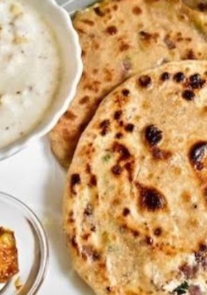 પાલક પનીર ચીઝ પરાઠા (Palak Paneer Cheese Paratha Recipe In Gujarati) રેસીપી મુખ્ય ફોટો