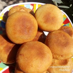 A picture of Fried stuffed bread.