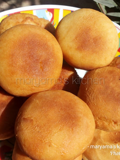 A picture of Fried stuffed bread.