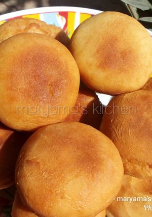 A picture of Fried stuffed bread.