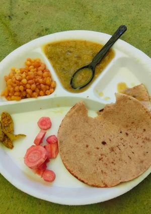 A picture of Dhuli moong daal.