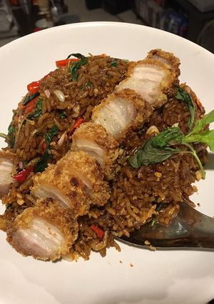 รูปของ ข้าวผัดกะเพราหมูกรอบคัตสึ