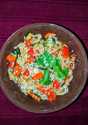 A picture of Weeknight Veggie Noodles.
