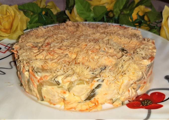 Салат с курицей, сыром и морковью по-корейски