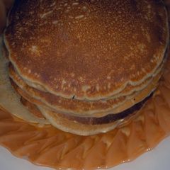 A picture of American pancakes with Nutella.