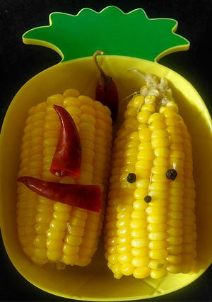 A picture of PRESSURE COOKED 🍳 CORN 🌽 on COB.