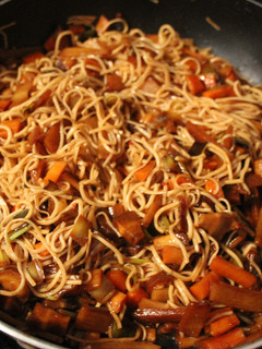 Una foto de Fideos chinos-japoneses a la Jolge