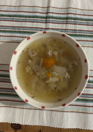 Una foto de Sopa de pollo y verduras