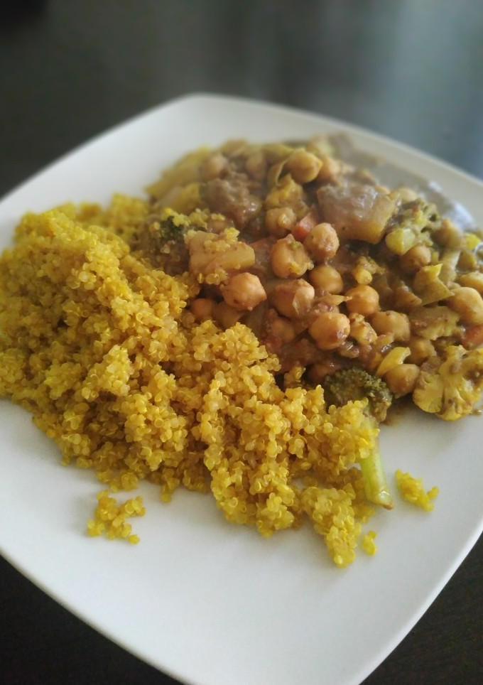 Una foto de Curry de garbanzos con quinoa (fácil)