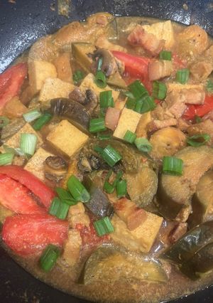 A picture of Eggplant Stew with Fermented Rice (Cà bung nấu mẻ).