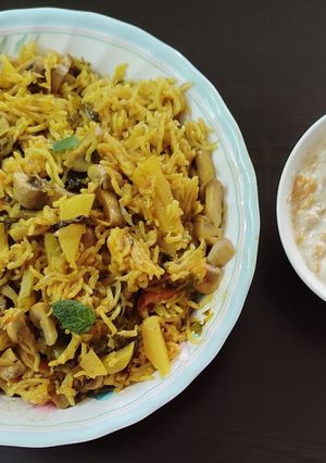 A picture of Mushroom potato biryani.