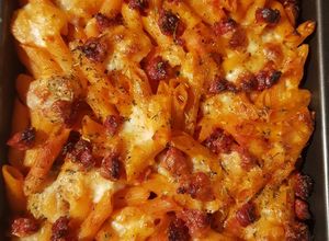Una foto de Macarrones gratinados con chorizo y mozzarella