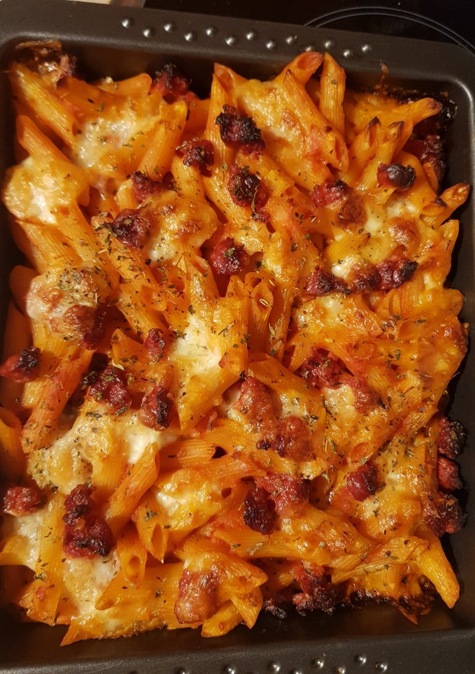 Una foto de Macarrones gratinados con chorizo y mozzarella