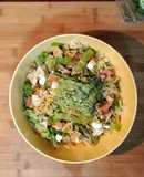 Ensalada de pasta con guacamole
