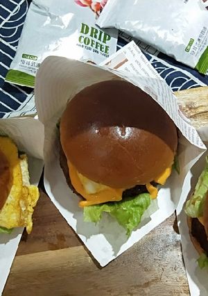 和牛漢堡排起士蛋堡 的食譜成品照片