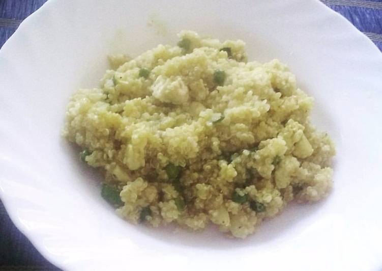 Quinoa con petto di tacchino, zucchine e piselli saltati