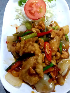 A picture of Chicken with Cashew Nuts.