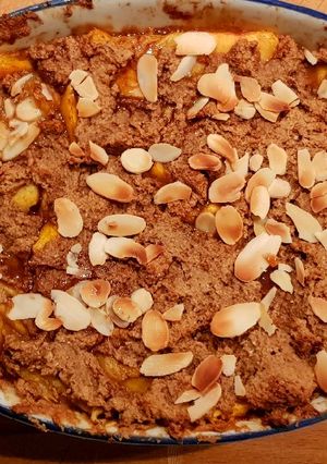 A picture of Peach pie made with oat flour.