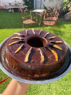 Una foto de Budín de pan al chocolate con caramelo de naranja