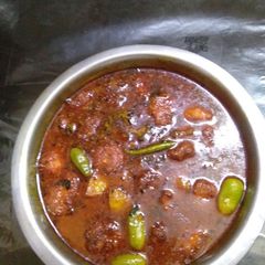 A picture of Chanaar dalna (chena ball curry).