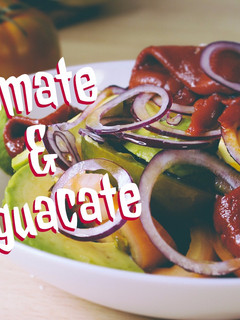 Una foto de Tomate con Aguacate | la mejor ensalada del mundo
