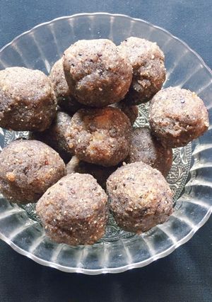 A picture of Sesame peanuts millet ladoo.