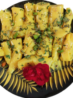 કૂકર ખાંડવી (Cooker Khandvi Recipe In Gujarati) રેસીપી મુખ્ય ફોટો