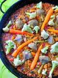 Arroz en paellera de mini verduras orgánicas y azafrán