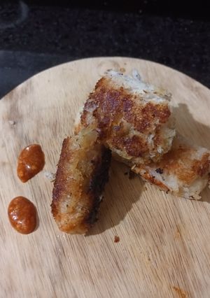 ચીઝી બ્રેડ રોલ (Cheesy Bread Roll Recipe In Gujarati) રેસીપી મુખ્ય ફોટો