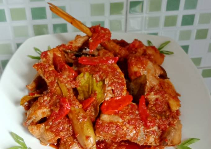 Resep Ayam Bumbu Merah oleh Cicilia Yustina Salamony - Cookpad