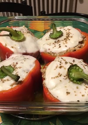 Une photo de Poivrons rouges farcis au chapon, mozzarella di buffala et origan