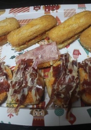 Una foto de Magdalenas con sobrasada acompañando jamón
