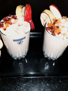কলা আপেলের মিল্কশেক(kola apple r milkshake recipe in Bengali) রেসিপির প্রধান ছবি