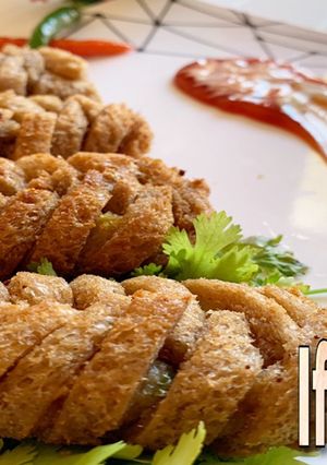 A picture of Bread roll with potato stuffing.