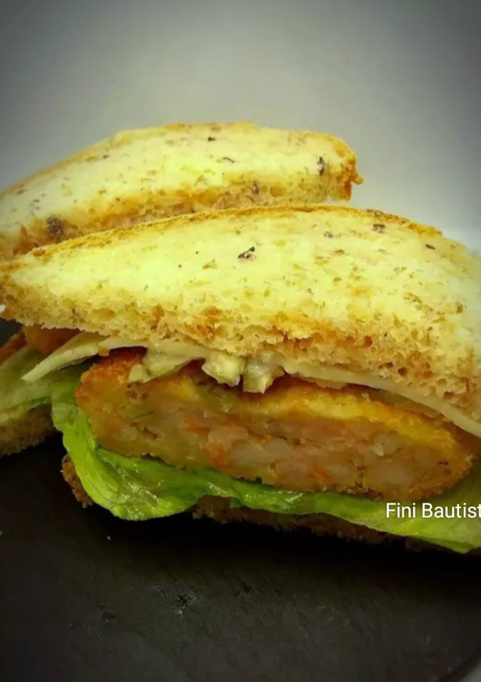 Una foto de Sándwich de hamburguesa de langostinos