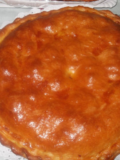 Una foto de Empanada rellena de chorizo, lomo y jamón
