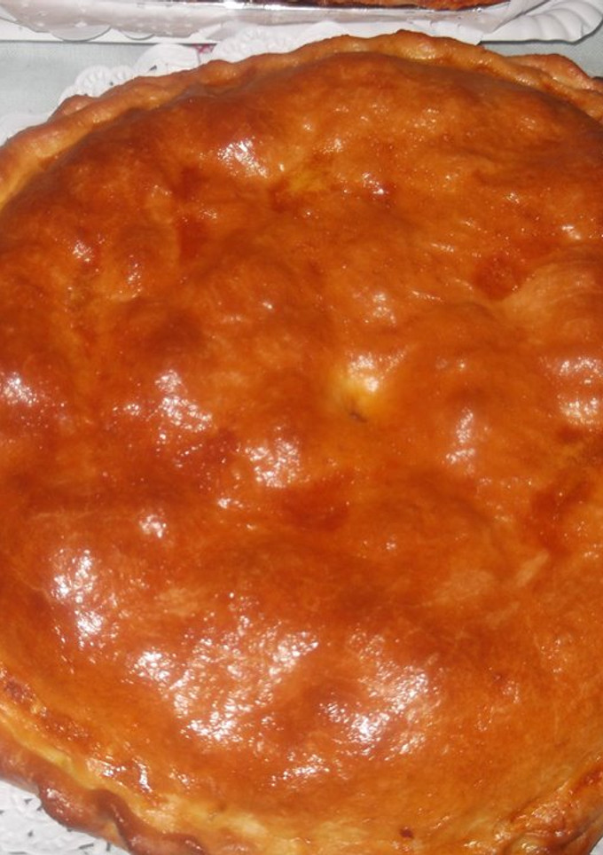 Una foto de Empanada rellena de chorizo, lomo y jamón