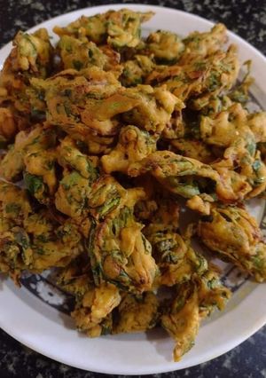 A picture of Spinach pakoda.