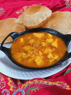 व्रत वाली आलू की रसेदार सब्जी(vrat wale aloo ki rasedar sabzi recipe) रेसिपी मुख्य फोटो