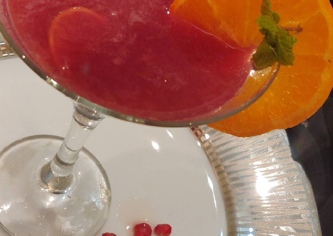 Tangerine & pomegranate mocktail