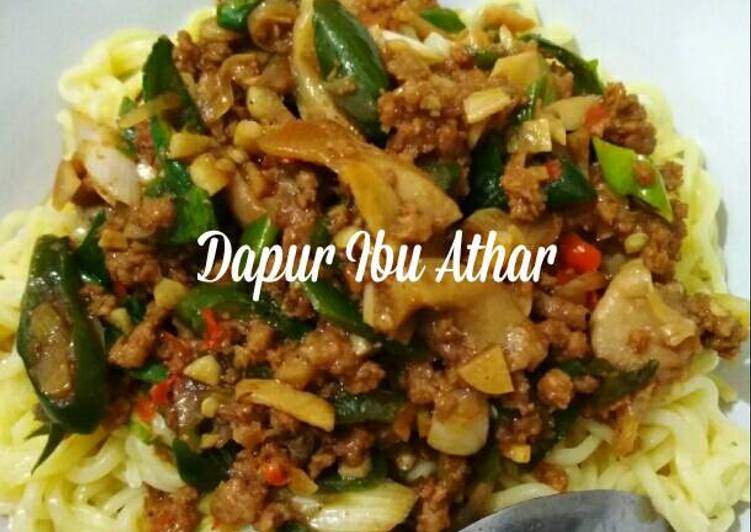 Langkah Mudah untuk Membuat Mi daging cah cabe Anti Gagal