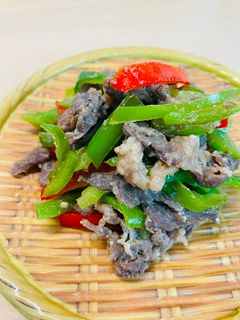 鹽麴牛肉青椒|過熱水蒸氣烤箱微波爐 的食譜成品照片
