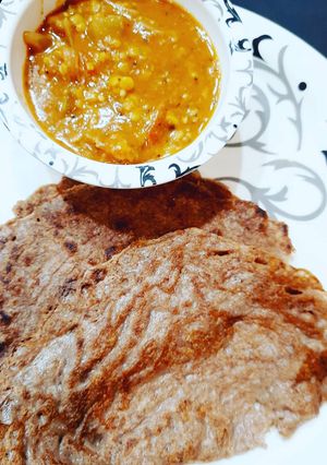A picture of Oats Ragi Dosa with Sambar.