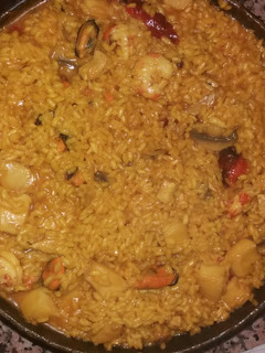 Una foto de Paella a mi manera