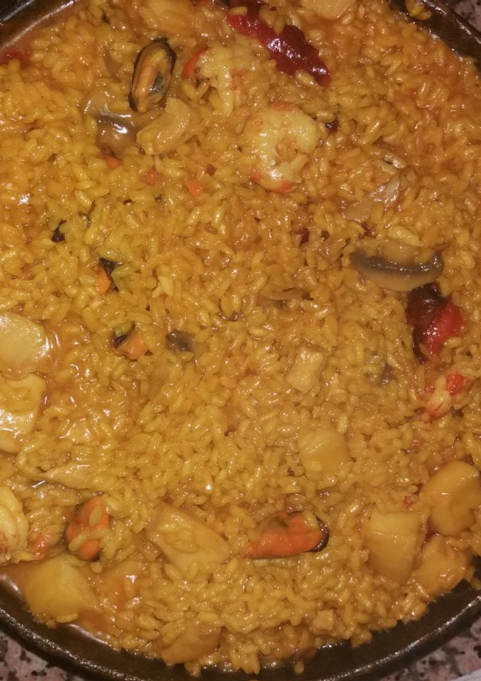 Una foto de Paella a mi manera