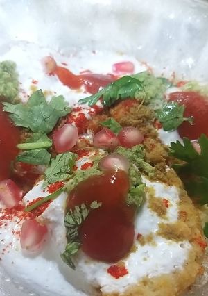દહીં વડા(dahi vada recipe in Gujarati) રેસીપી મુખ્ય ફોટો